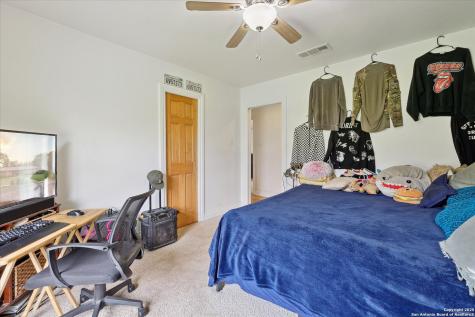 101 Cynthia Pleasanton TX 78064
