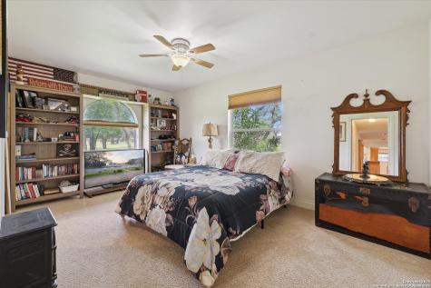 101 Cynthia Pleasanton TX 78064