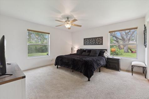 101 Cynthia Pleasanton TX 78064