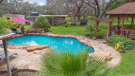 101 Cynthia Pleasanton TX 78064