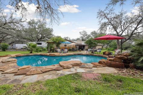 101 Cynthia Pleasanton TX 78064