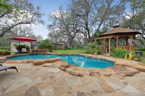 101 Cynthia Pleasanton TX 78064