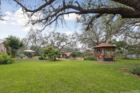 101 Cynthia Pleasanton TX 78064