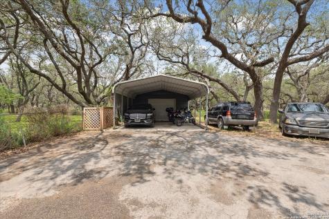 101 Cynthia Pleasanton TX 78064