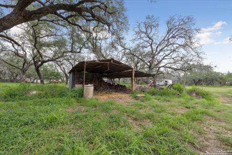 101 Cynthia Pleasanton TX 78064