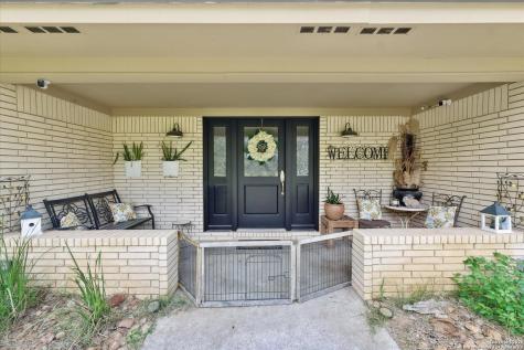 101 Cynthia Pleasanton TX 78064