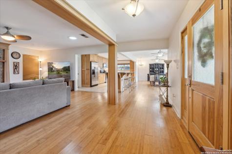 101 Cynthia Pleasanton TX 78064