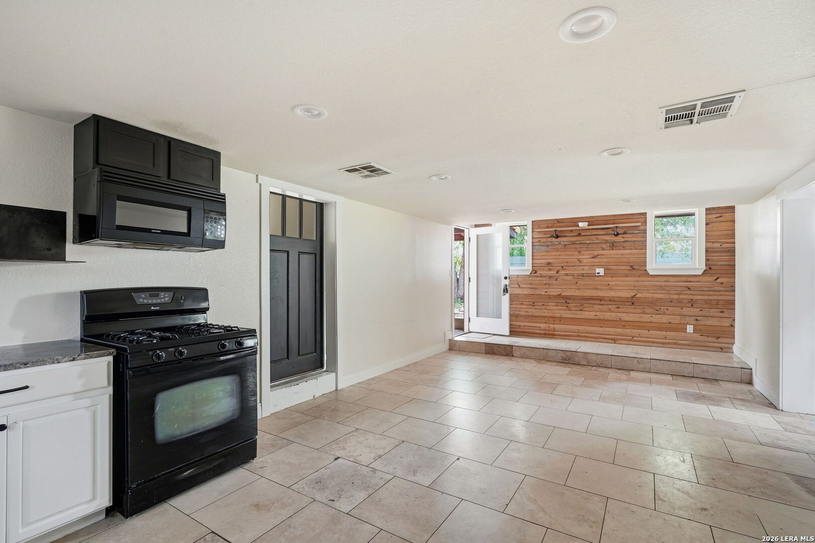 606 E Austin Street Luling TX 78648