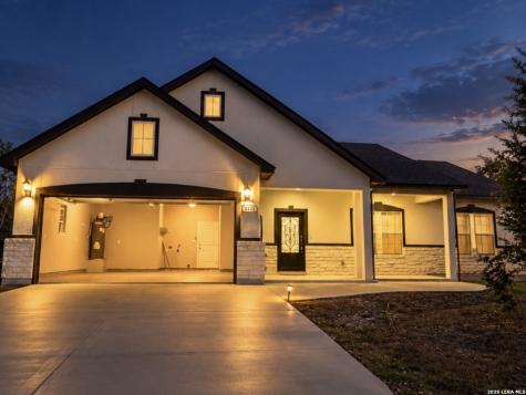 8116 Ventura Boulevard Selma TX 78154