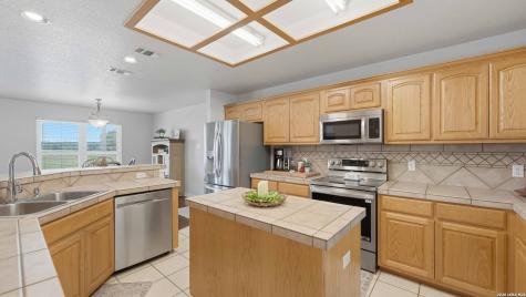 113 Miller Cove La Vernia TX 78121