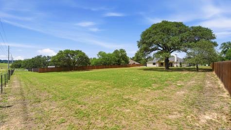 113 Miller Cove La Vernia TX 78121