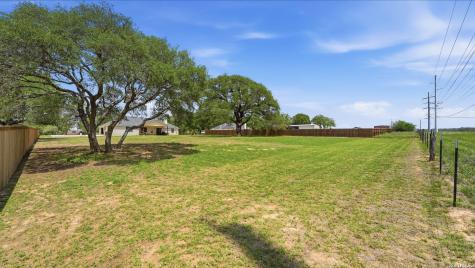 113 Miller Cove La Vernia TX 78121