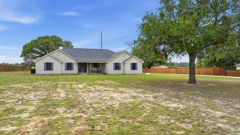 113 Miller Cove La Vernia TX 78121