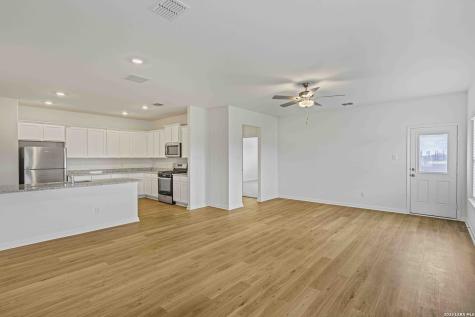 3415 Warlow Branch San Antonio TX 78109