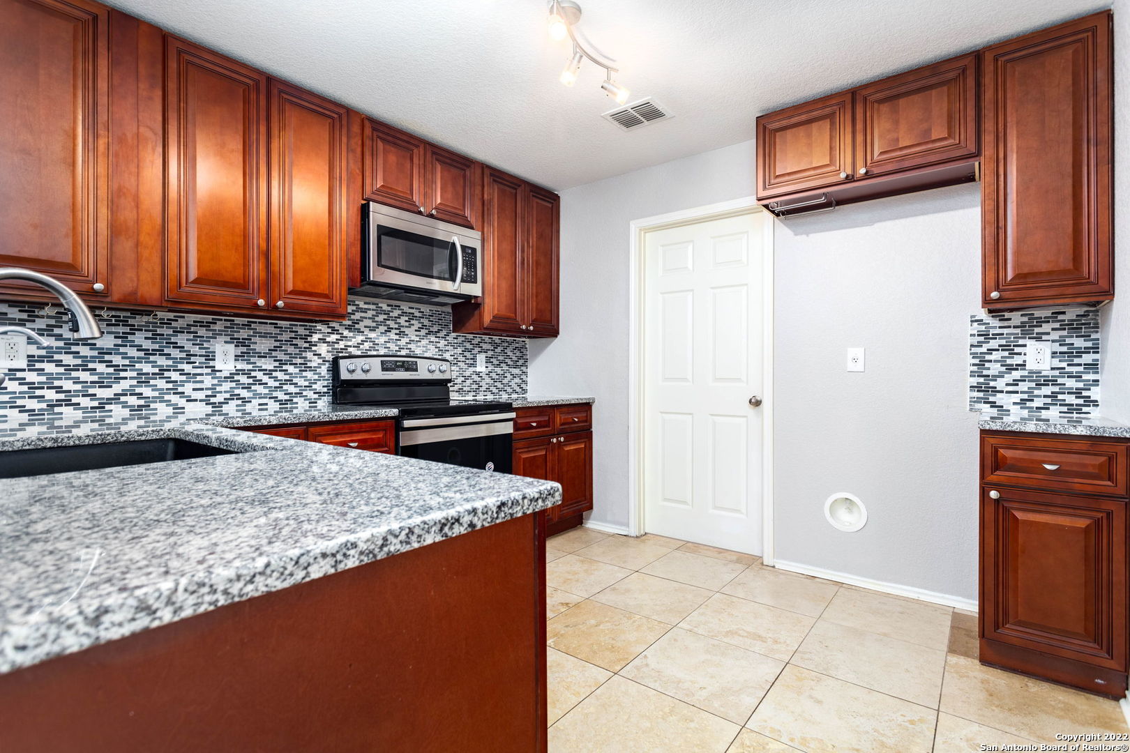 9359 Maple Silver San Antonio TX 78254