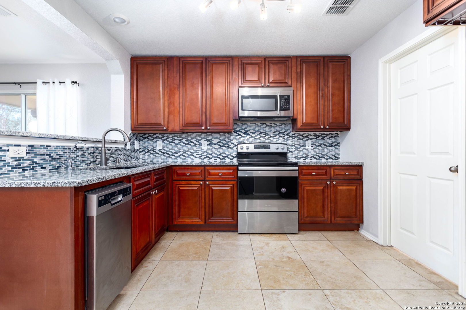 9359 Maple Silver San Antonio TX 78254