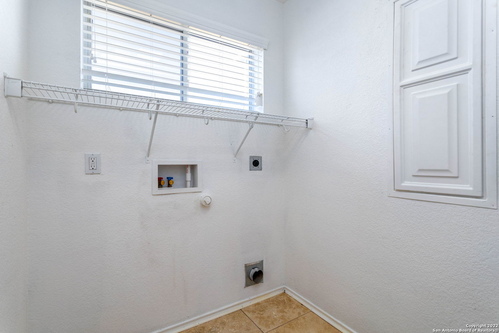 9359 Maple Silver San Antonio TX 78254