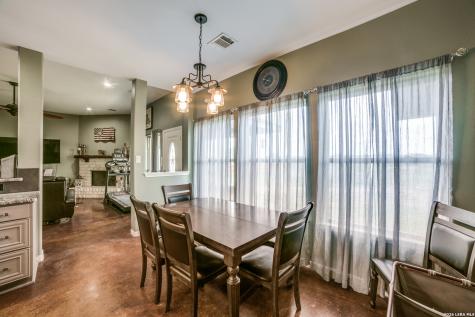2259 County Road 325 Sabinal TX 78881