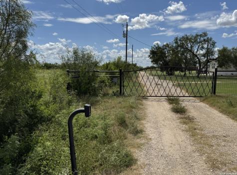 2259 County Road 325 Sabinal TX 78881