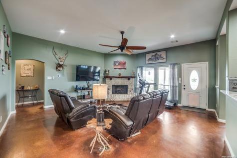2259 County Road 325 Sabinal TX 78881