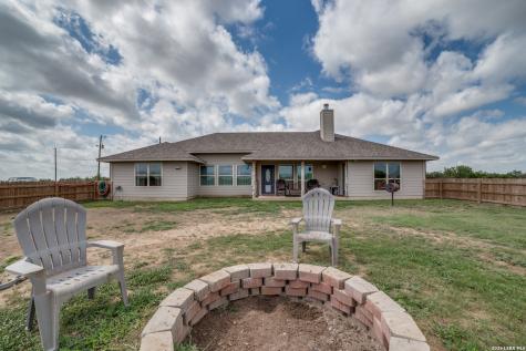 2259 County Road 325 Sabinal TX 78881