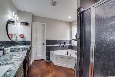 2259 County Road 325 Sabinal TX 78881
