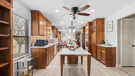 501 Rudeloff Seguin TX 78155
