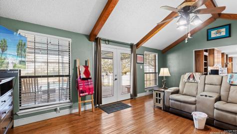 501 Rudeloff Seguin TX 78155