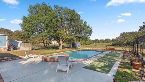 501 Rudeloff Seguin TX 78155