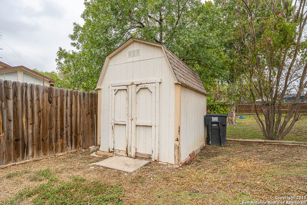 7817 Hollow Oak Live Oak TX 78233