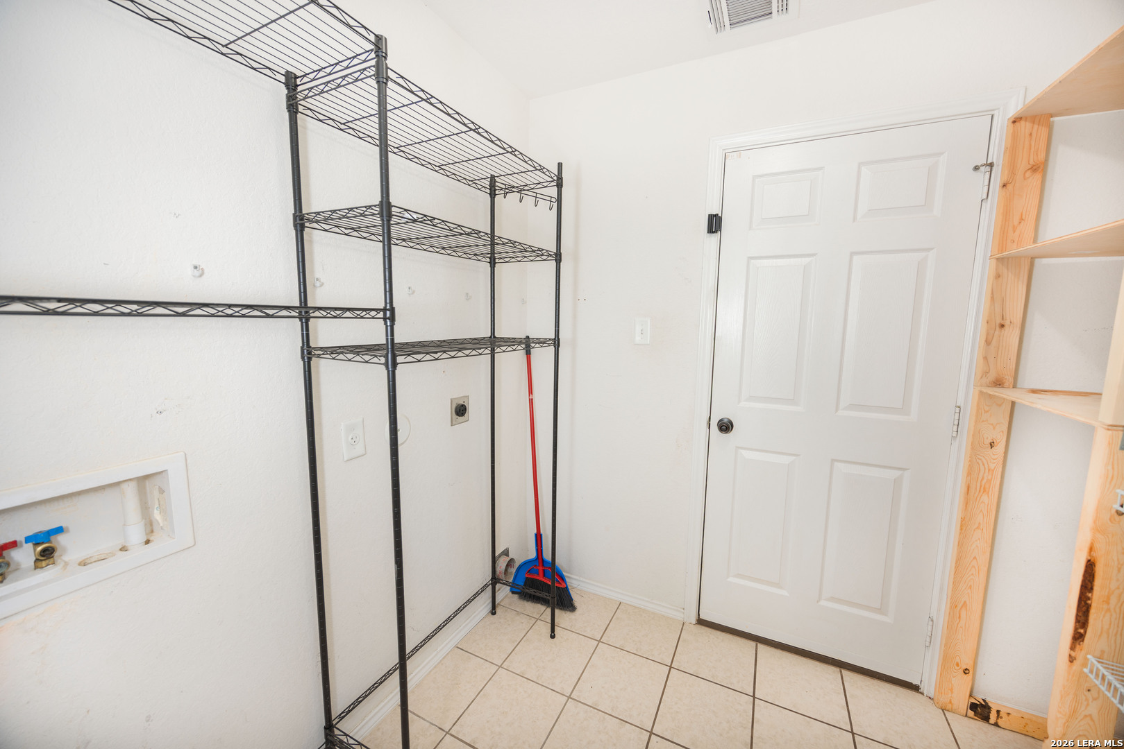 3633 Double Diamond Selma TX 78154