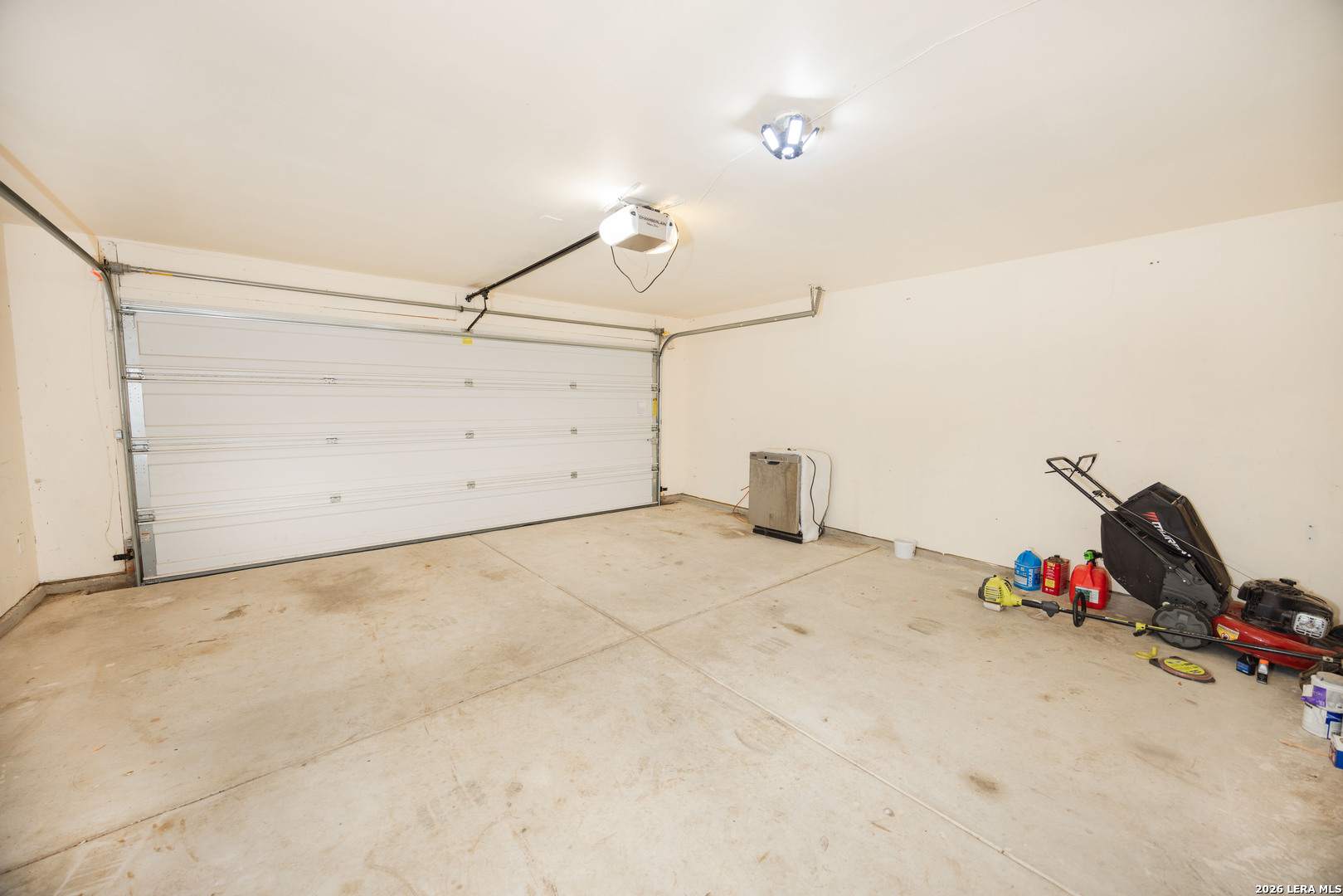 3633 Double Diamond Selma TX 78154