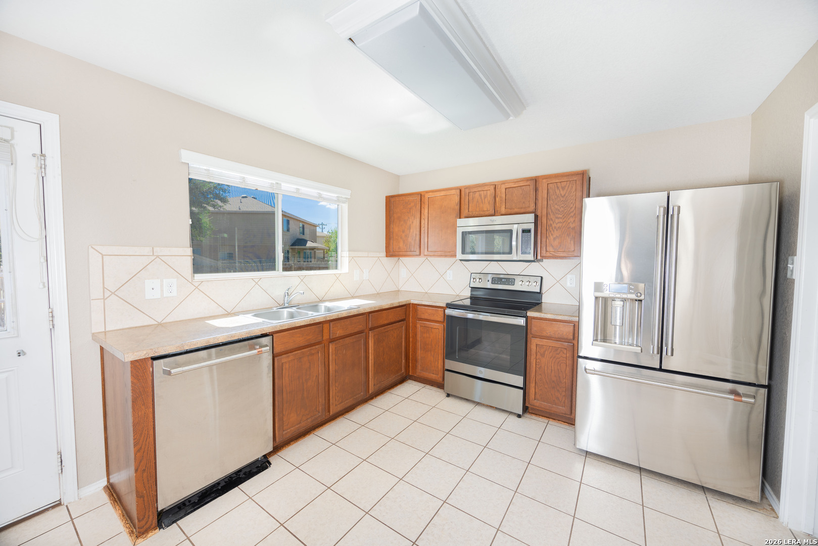 3633 Double Diamond Selma TX 78154