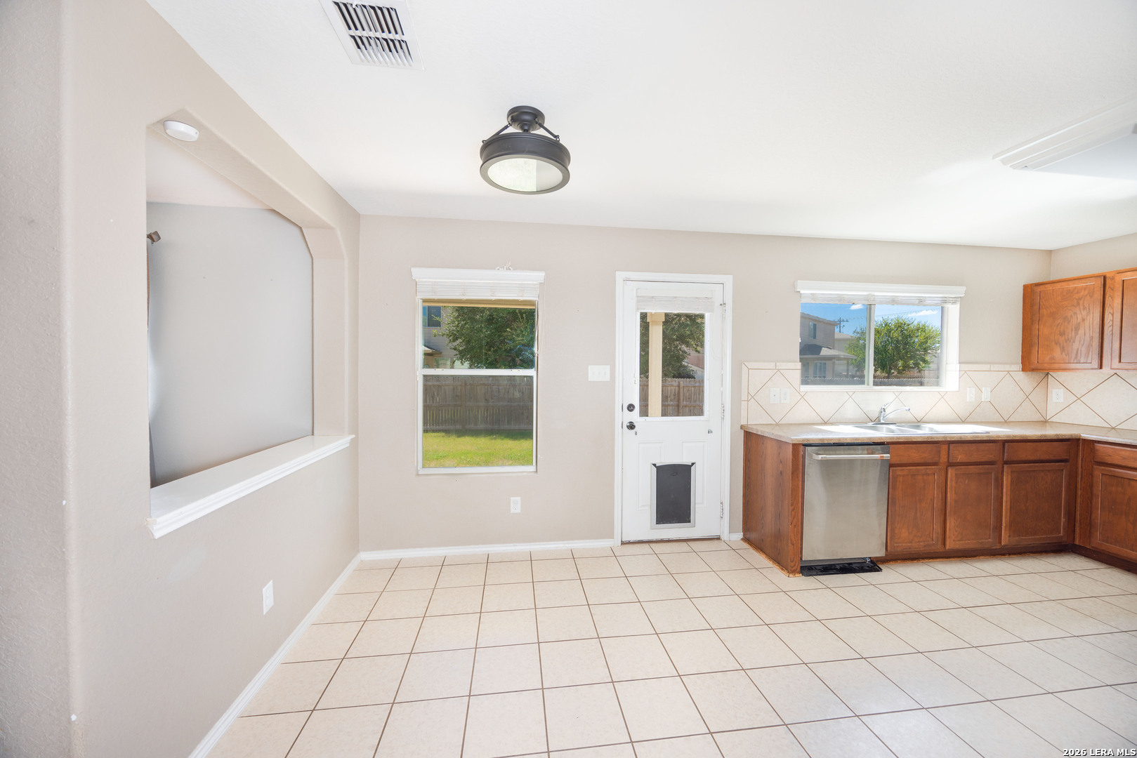 3633 Double Diamond Selma TX 78154