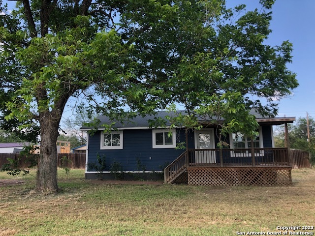 315 Lagunillas Avenue Charlotte TX 78011