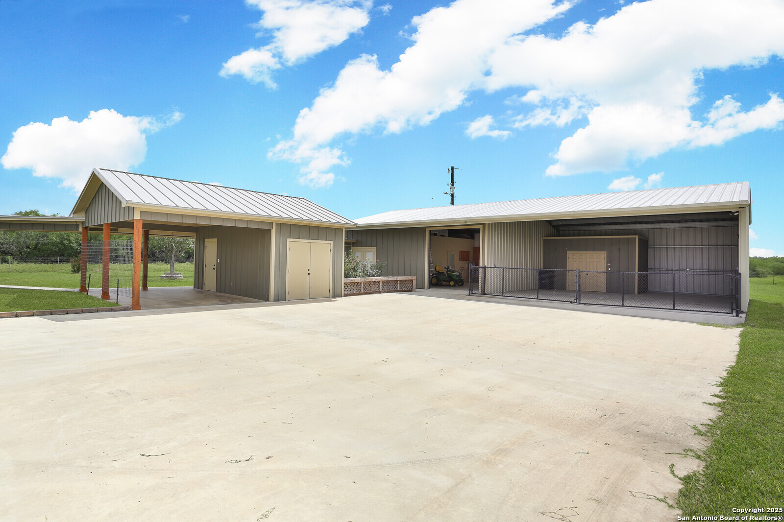 891 Hopkinsville Road Cuero TX 77954