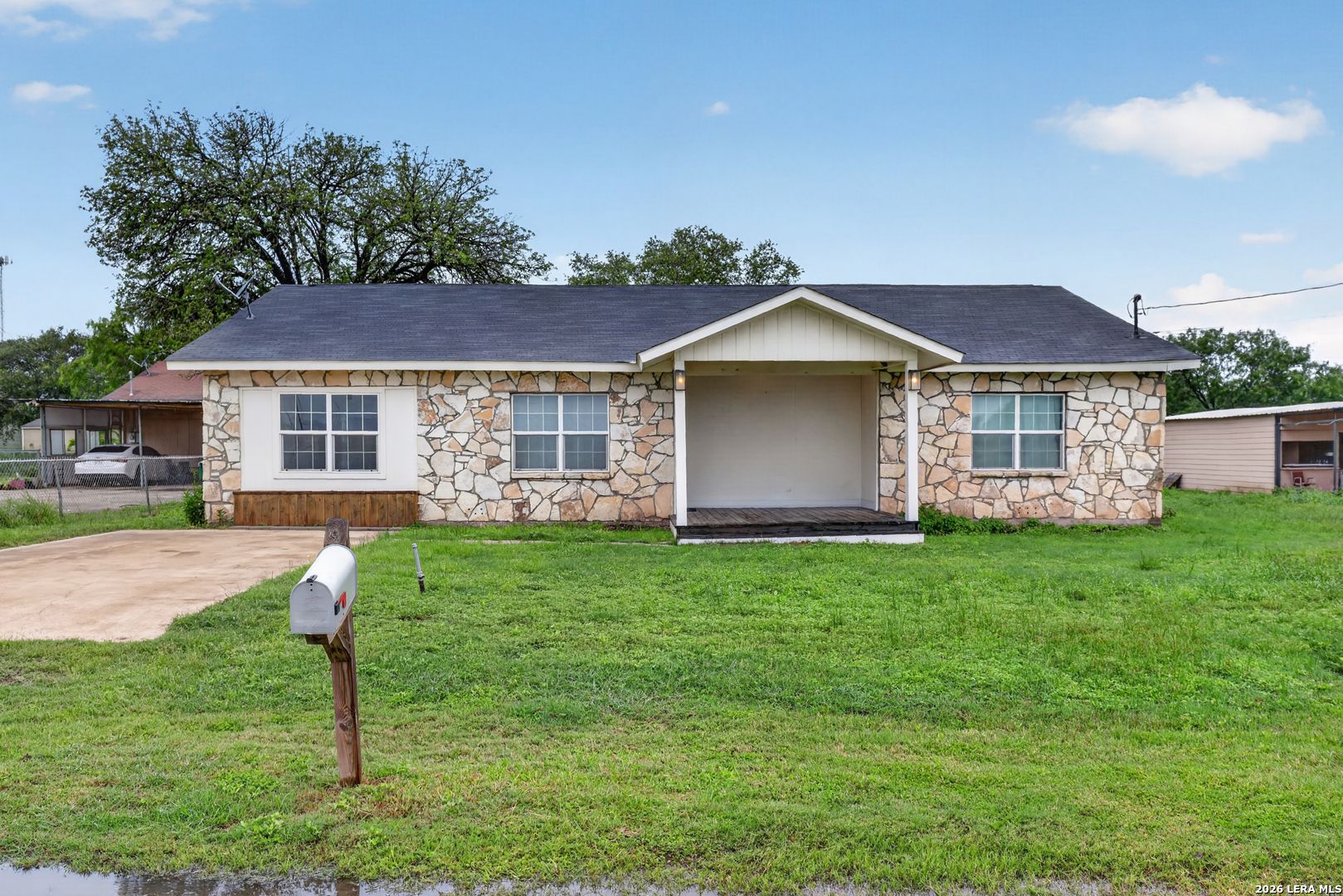 715 Walnut Street Jourdanton TX 78026