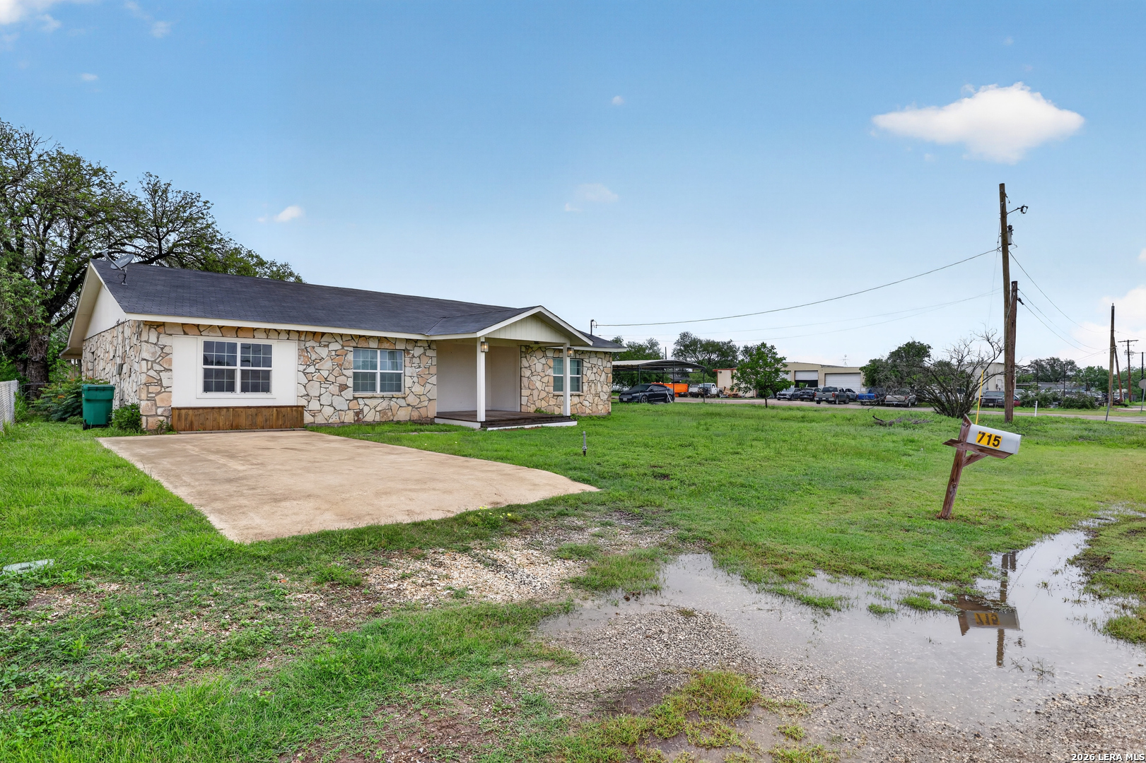 715 Walnut Street Jourdanton TX 78026
