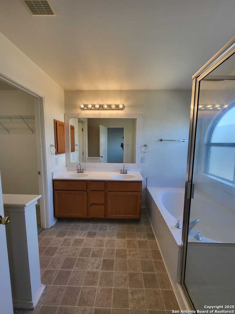 638 Granite Cliff San Antonio TX 78251
