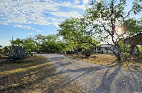 4029 County Road 117 Floresville TX 78114