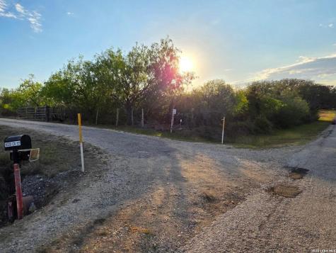 4029 County Road 117 Floresville TX 78114