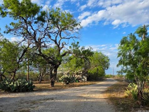 4029 County Road 117 Floresville TX 78114