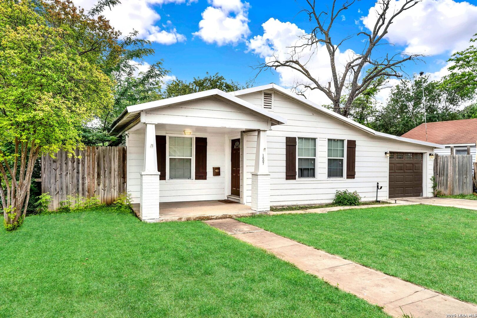 1607 14th Street Hondo TX 78861