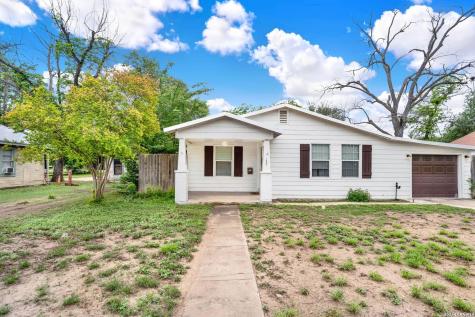 1607 14th Street Hondo TX 78861