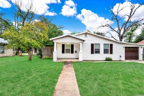 1607 14th Street Hondo TX 78861