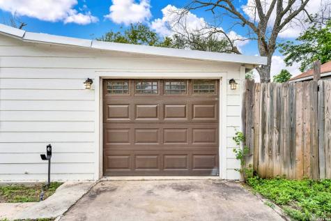 1607 14th Street Hondo TX 78861