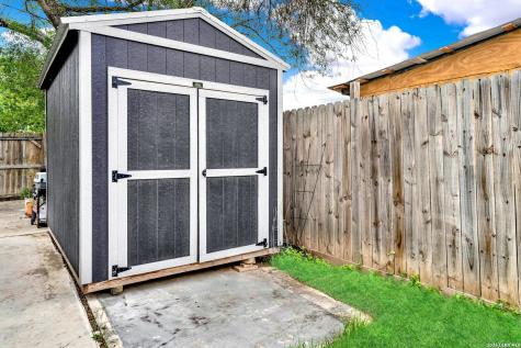 1607 14th Street Hondo TX 78861