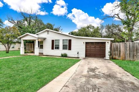 1607 14th Street Hondo TX 78861