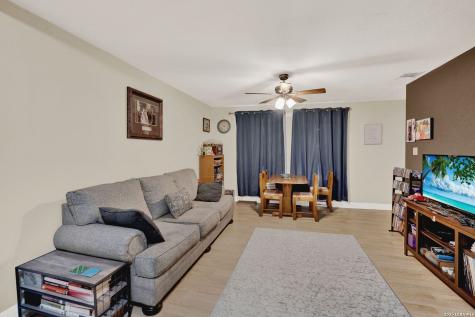 1607 14th Street Hondo TX 78861