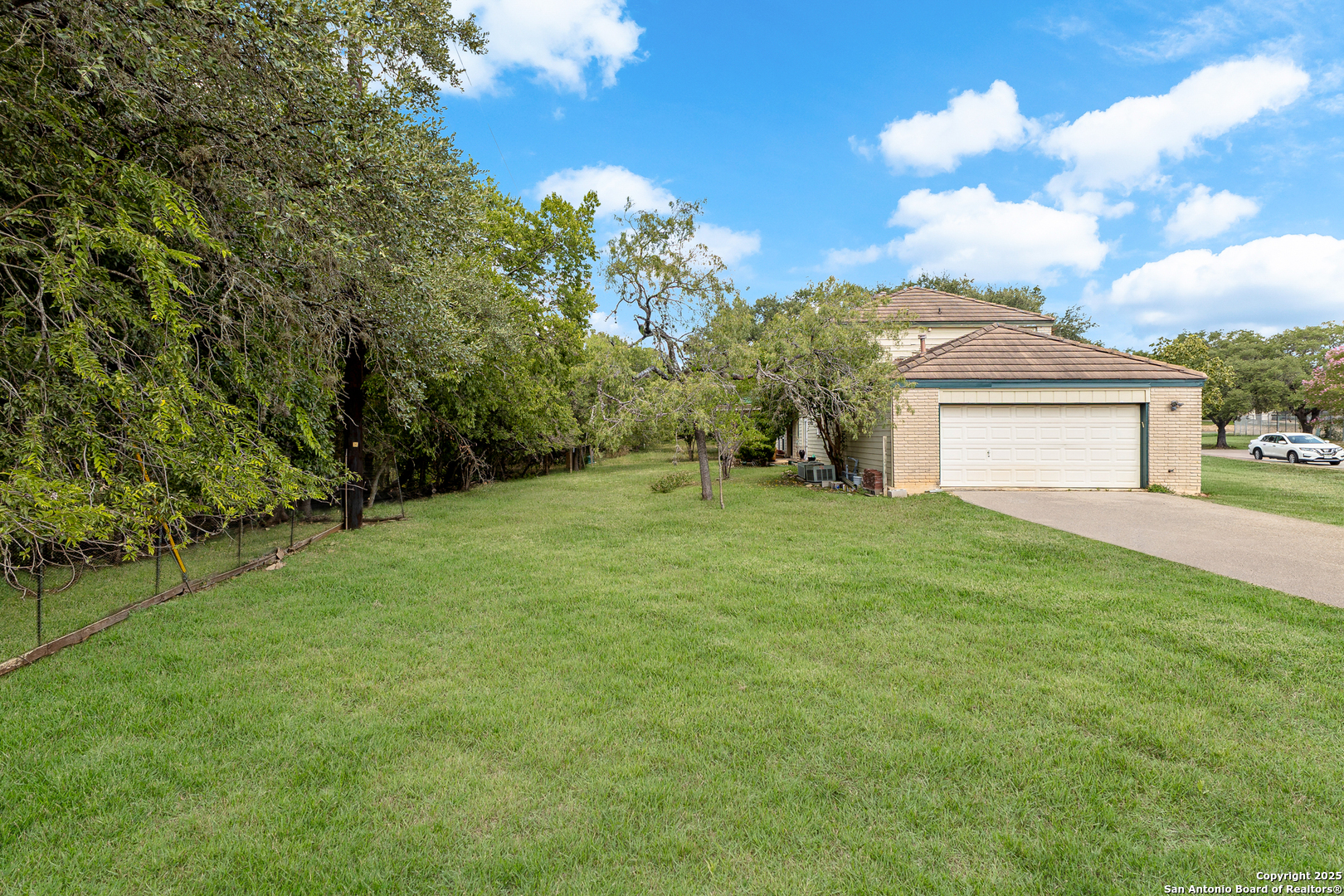13711 Hunters Moss San Antonio TX 78230